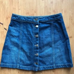 Short jean skirt